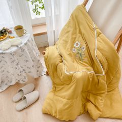 水洗棉刺绣款小雏菊抱枕被 粉